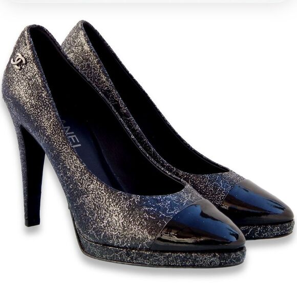 Chanel Escarpins Black & Silver Textured Leather Cap Toe CC Logo Pumps MSRP $895 - Picture 1 of 17